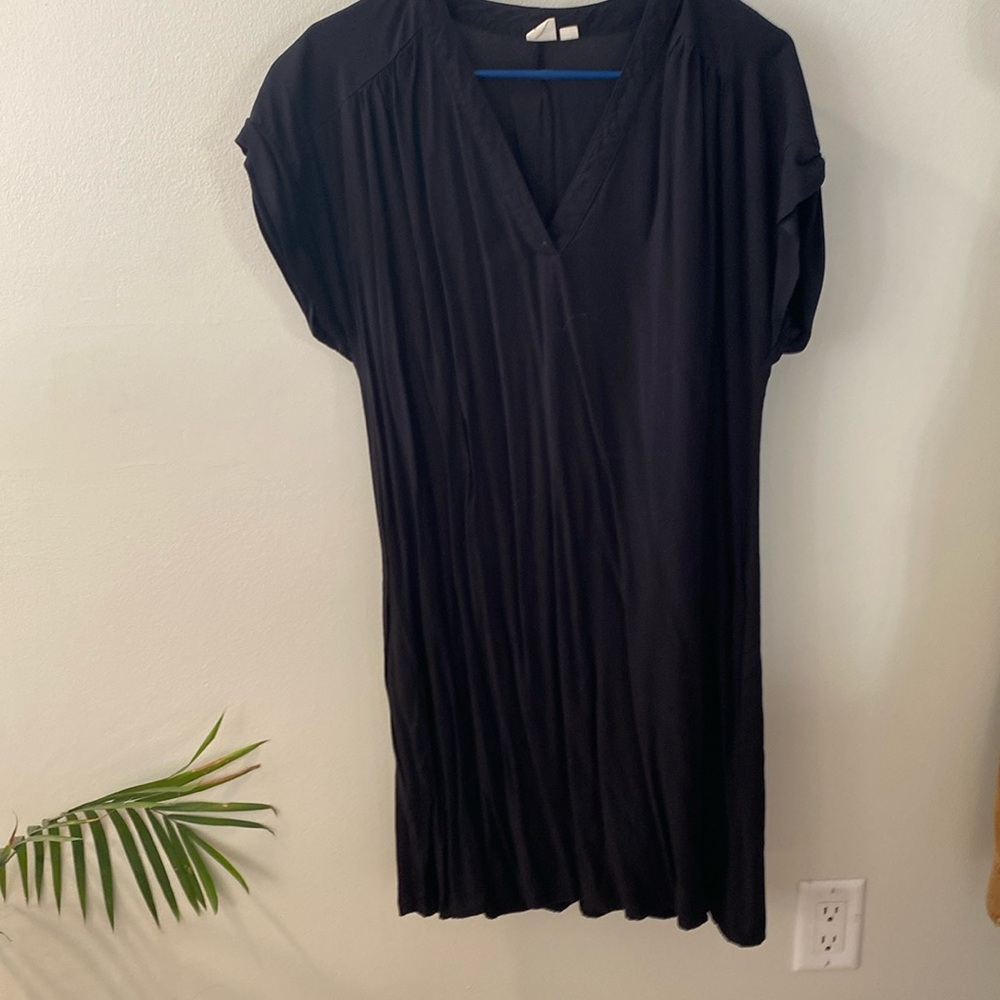 Black short sleeved GAP dress